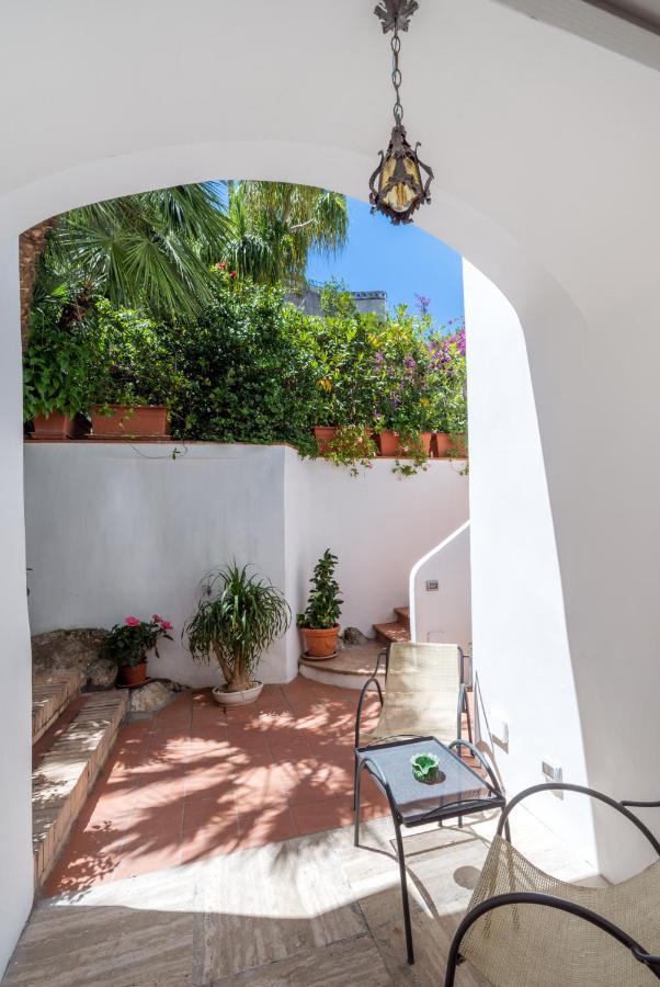 I Tre Soli Apartments By Caprirooms Exteriér fotografie