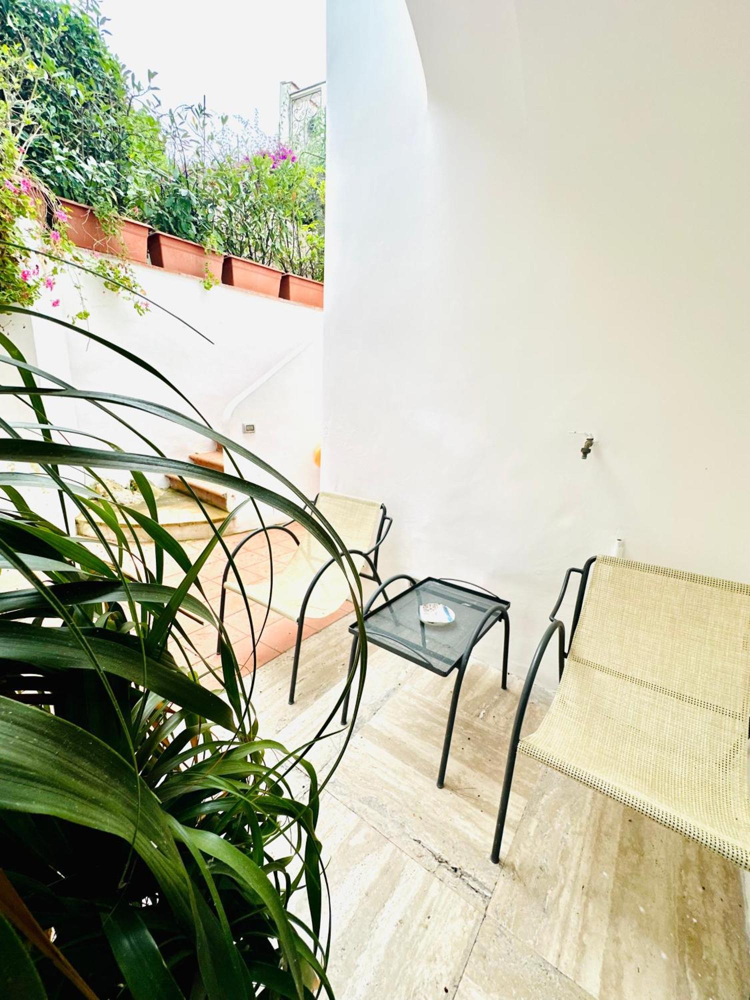 I Tre Soli Apartments By Caprirooms Exteriér fotografie